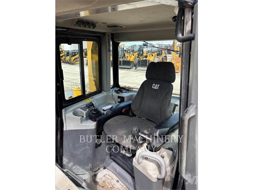 CAT D6T Pásové dozery