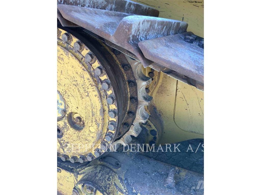 CAT D6T Pásové dozery