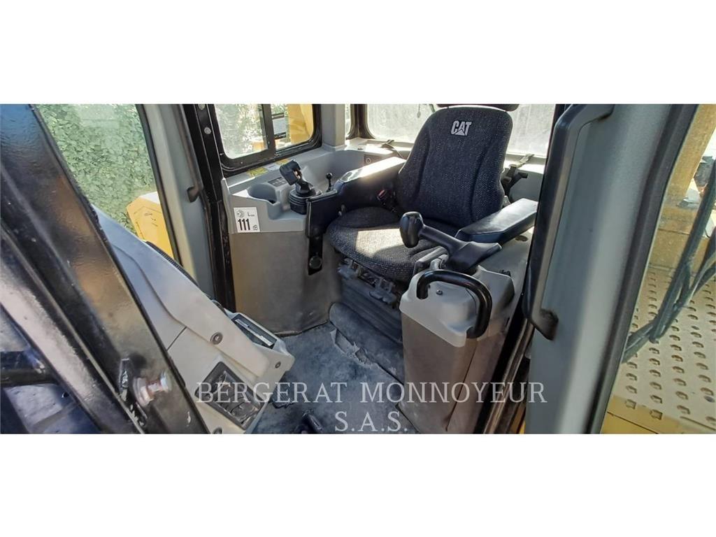 CAT D6T3B XW Pásové dozery