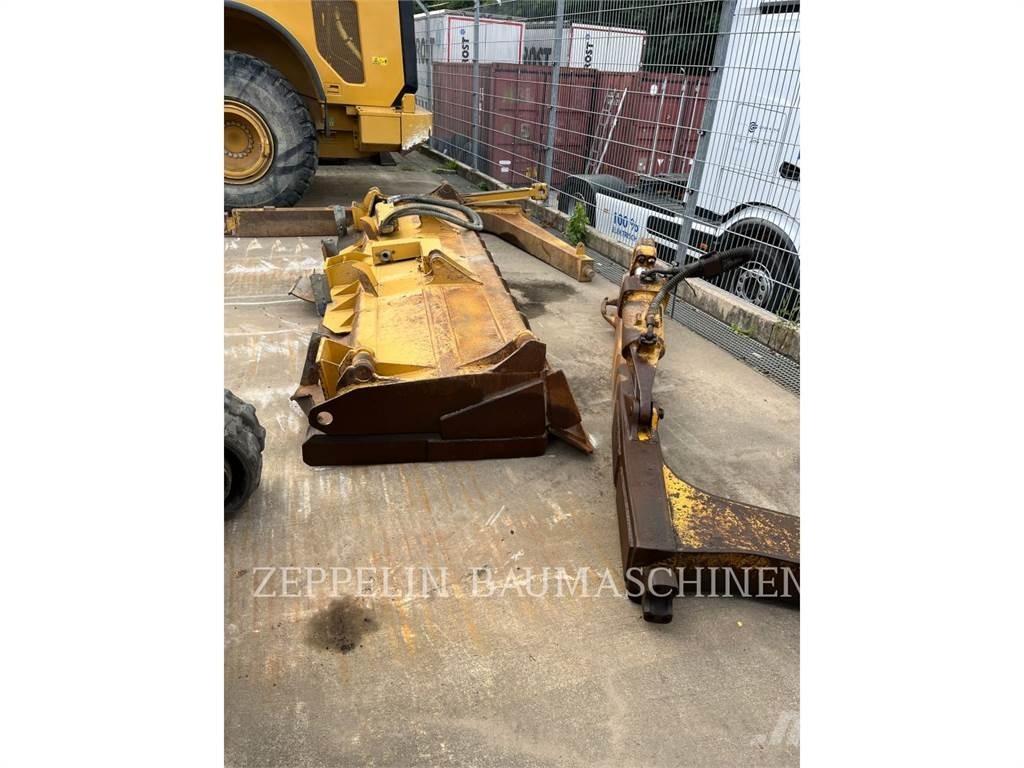 CAT D6TM Pásové dozery