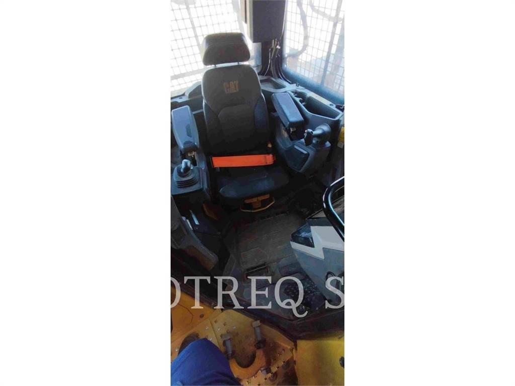 CAT D7 Pásové dozery