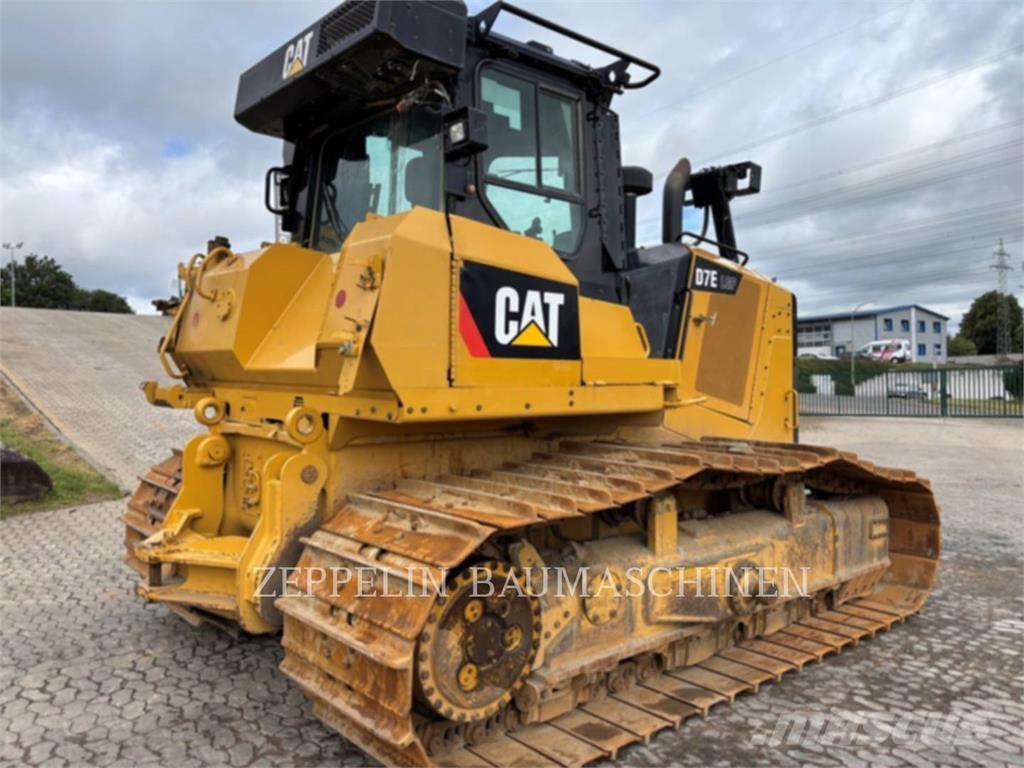 CAT D7E Pásové dozery