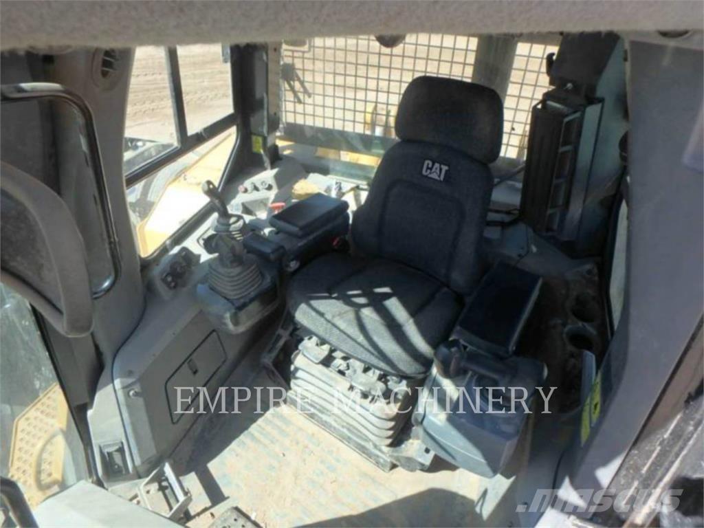 CAT D7E Pásové dozery