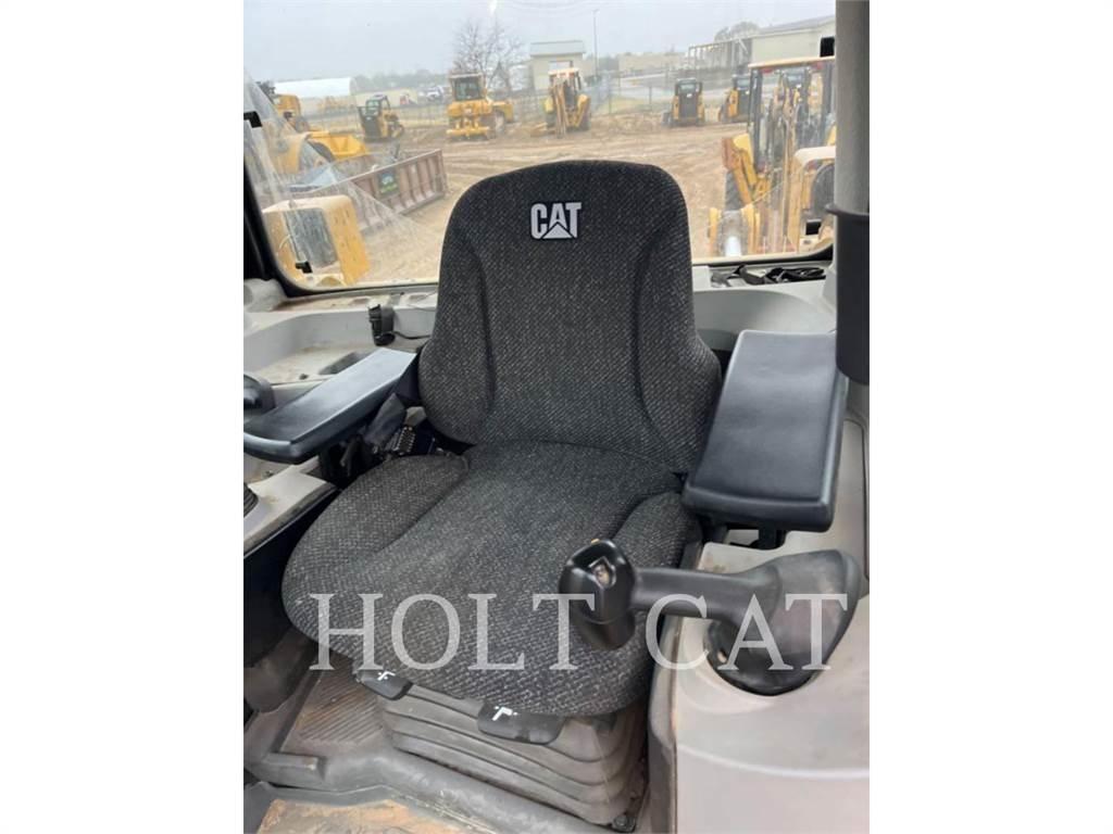 CAT D8 Pásové dozery