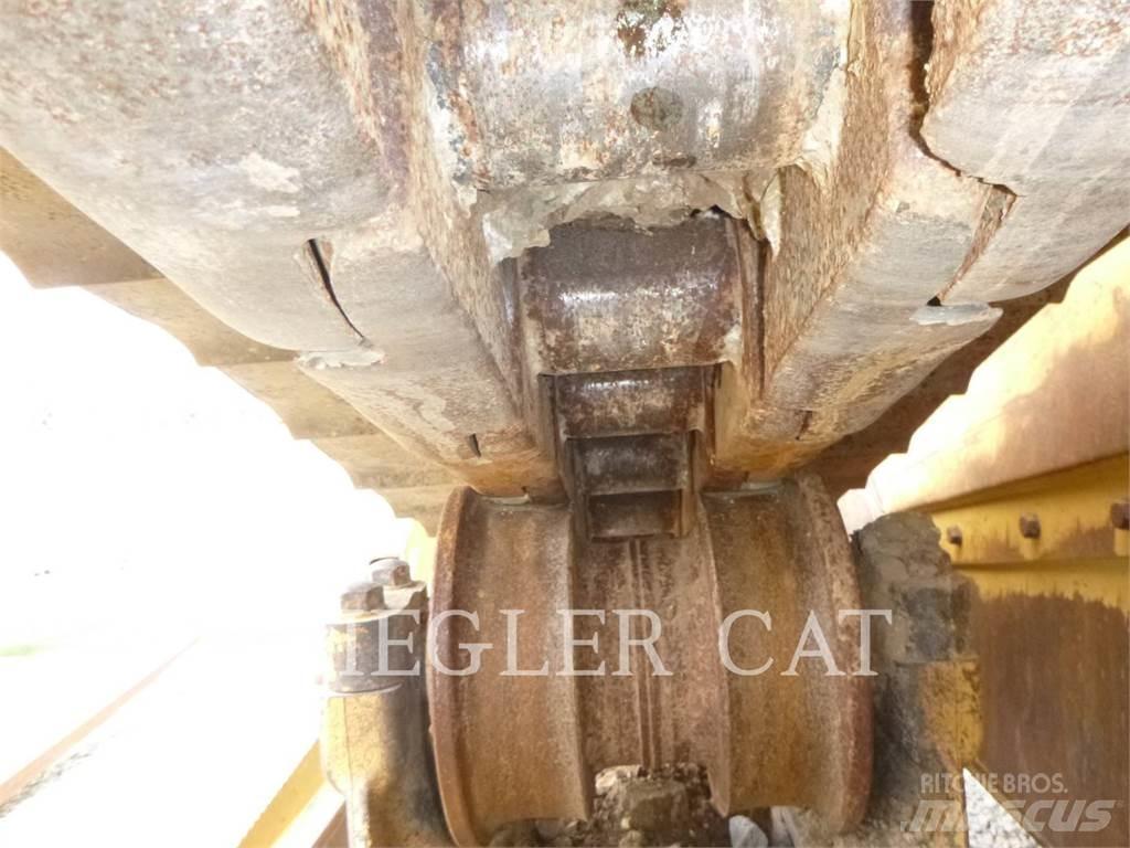 CAT D8T Pásové dozery