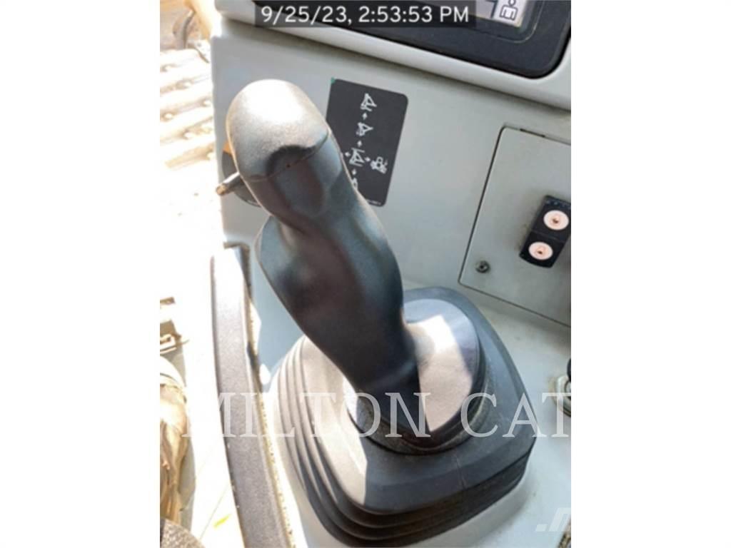 CAT D8T Pásové dozery
