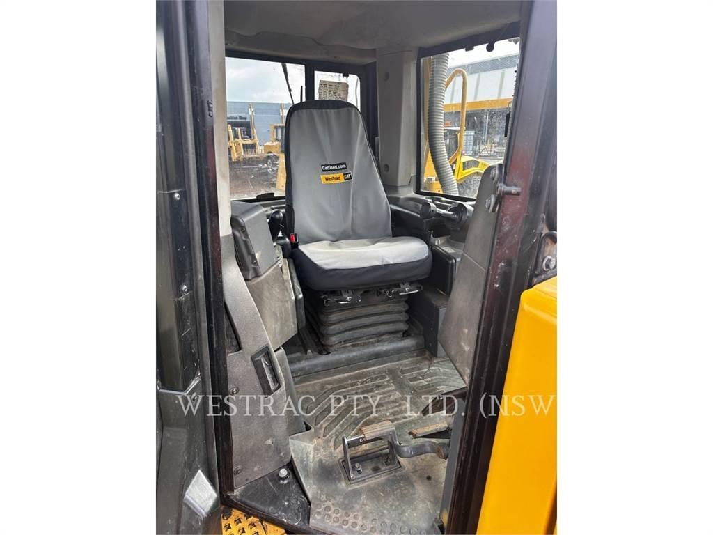 CAT D8T Pásové dozery