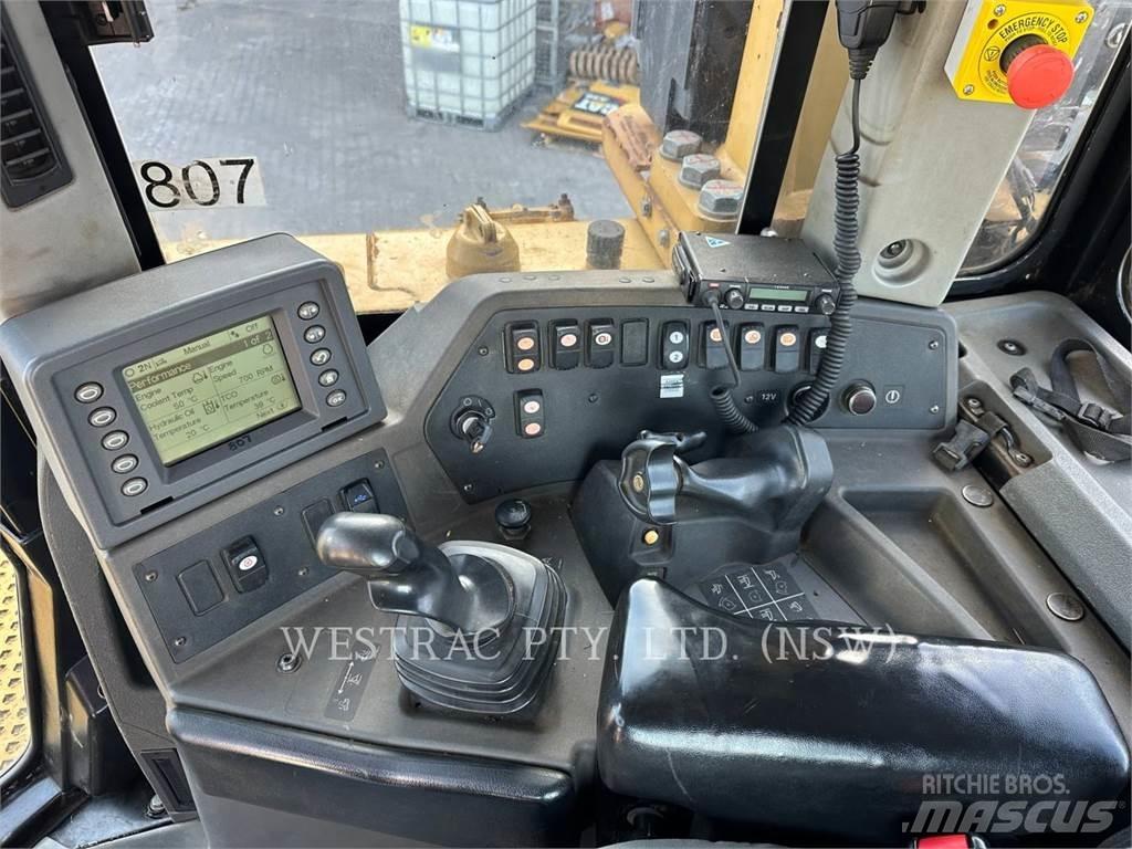 CAT D8T Pásové dozery