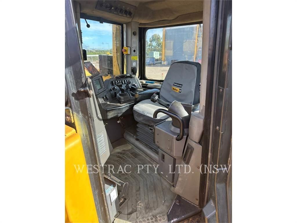 CAT D8T Pásové dozery