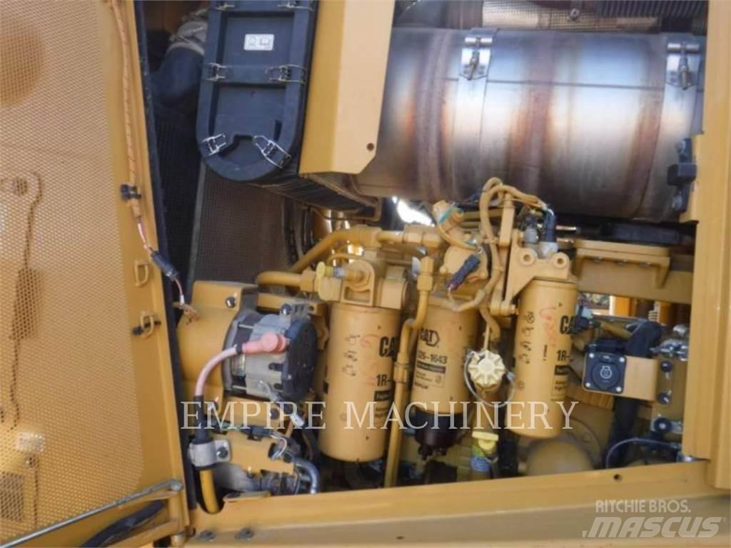 CAT D8T Pásové dozery