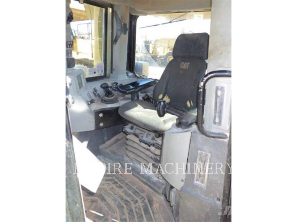 CAT D8T Pásové dozery