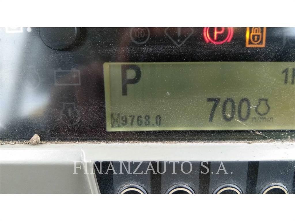 CAT D8T Pásové dozery