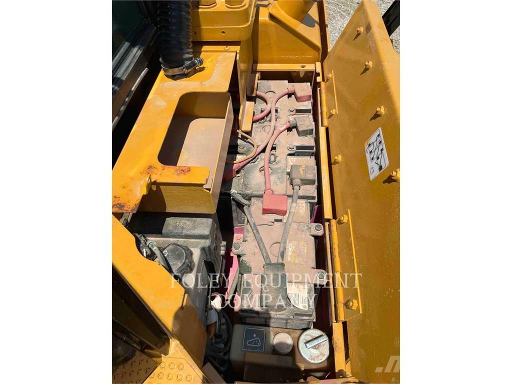 CAT D8T Pásové dozery