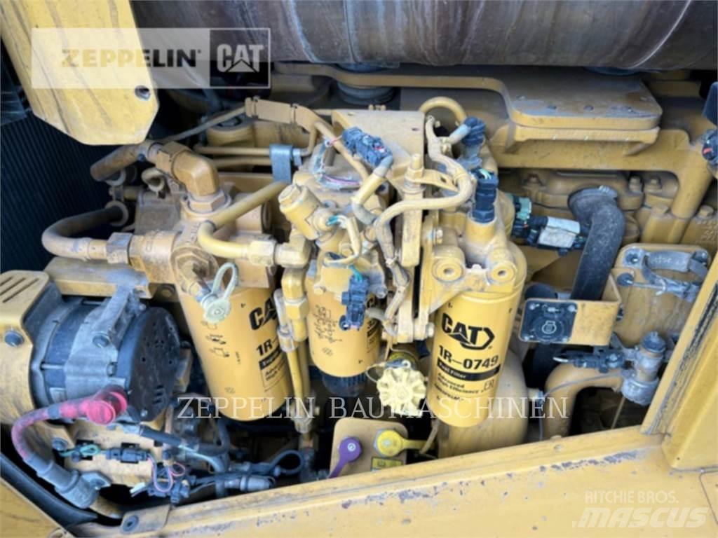 CAT D8T Pásové dozery