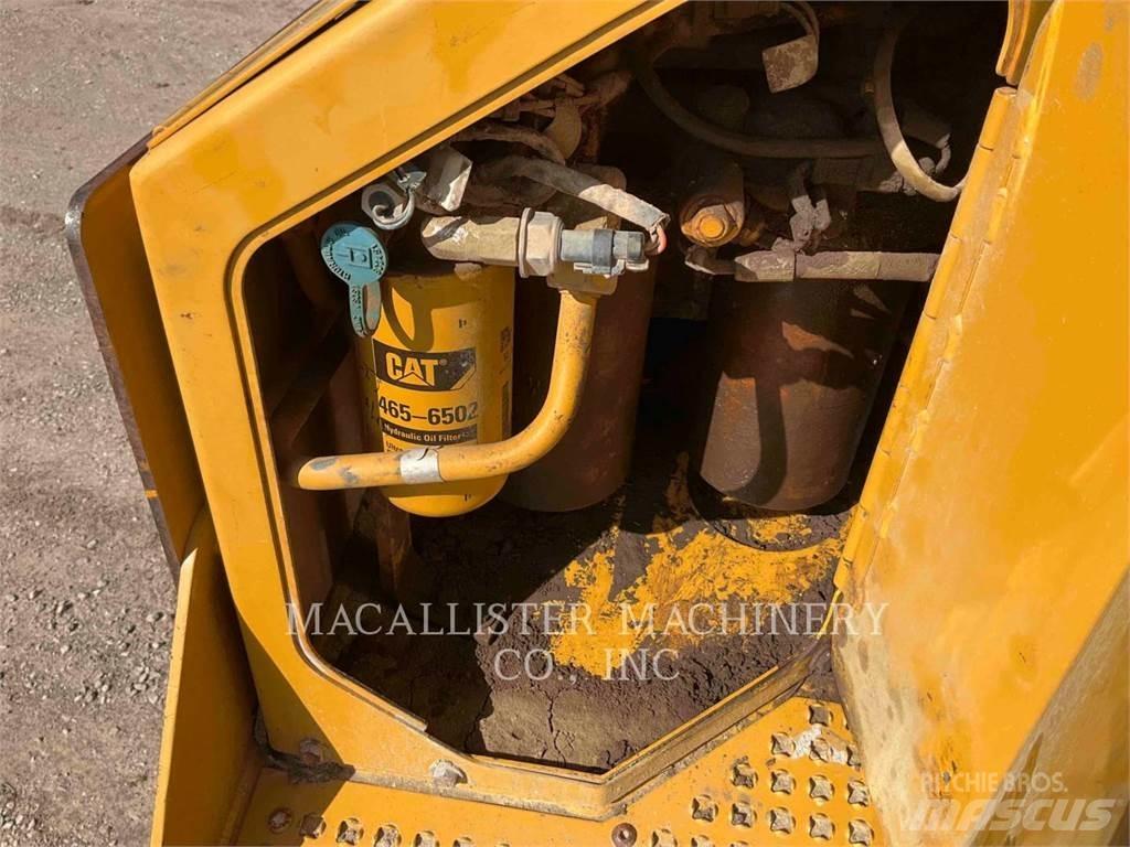 CAT D8T Pásové dozery