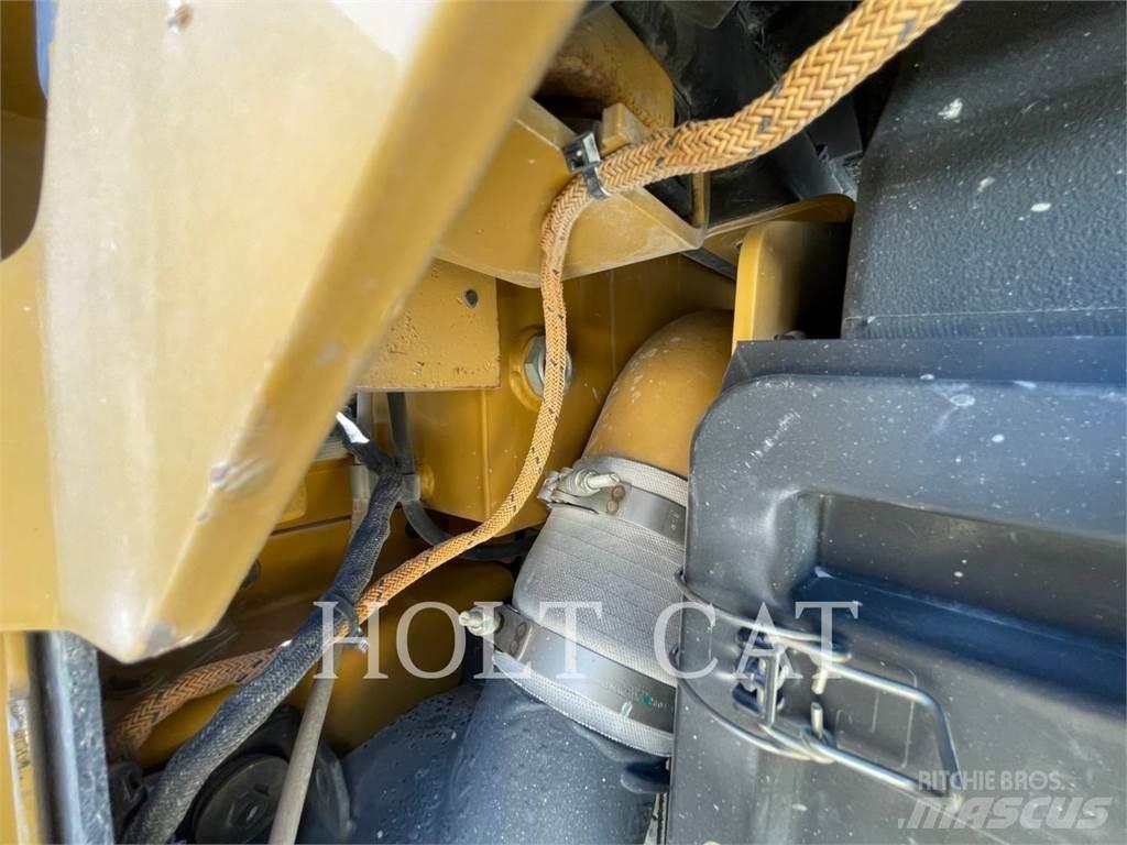 CAT D8T Pásové dozery