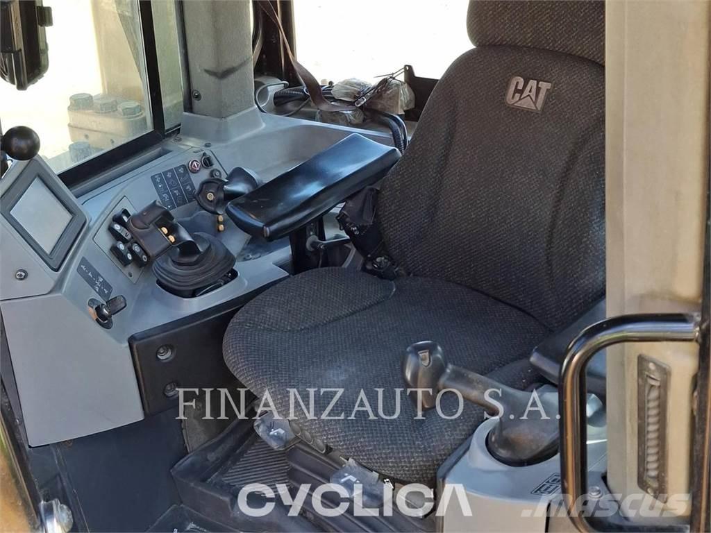 CAT D8T Pásové dozery