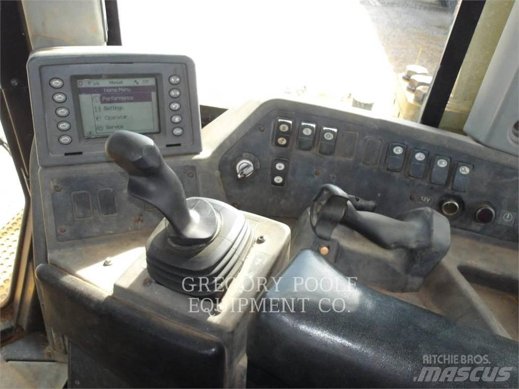 CAT D8T Pásové dozery