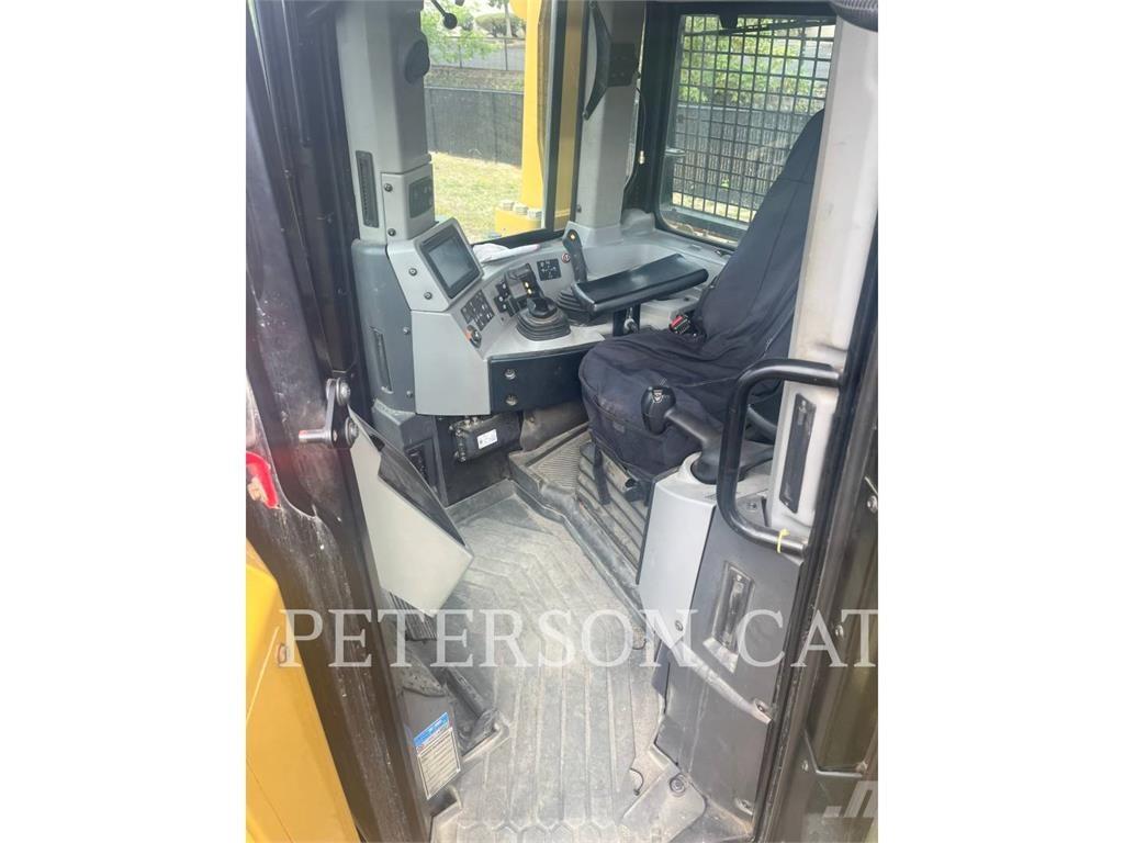 CAT D8T Pásové dozery