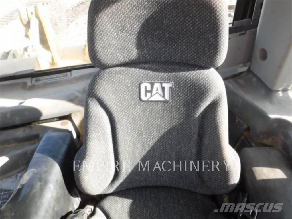 CAT D8T Pásové dozery