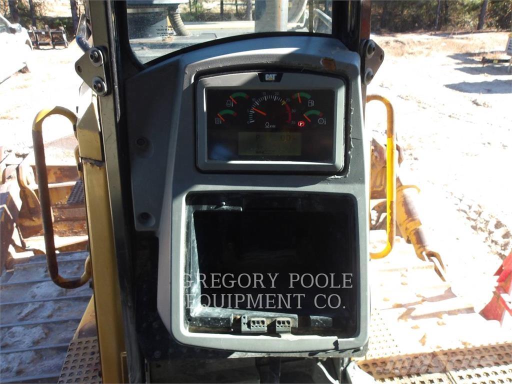 CAT D8T Pásové dozery