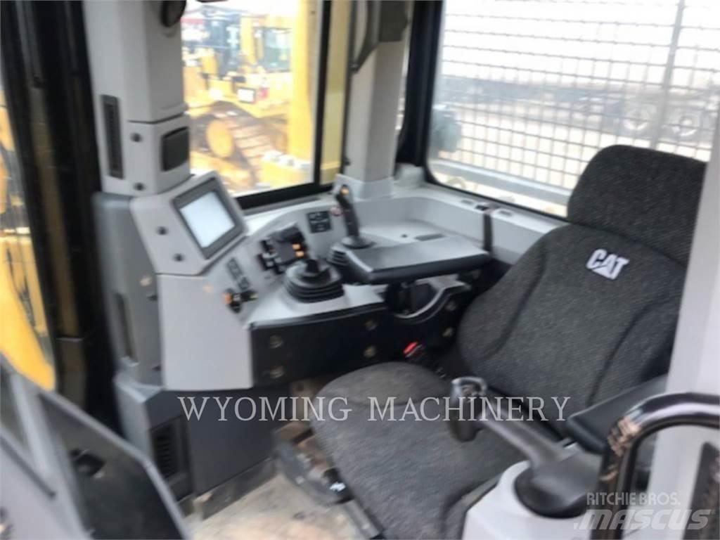 CAT D8T Pásové dozery