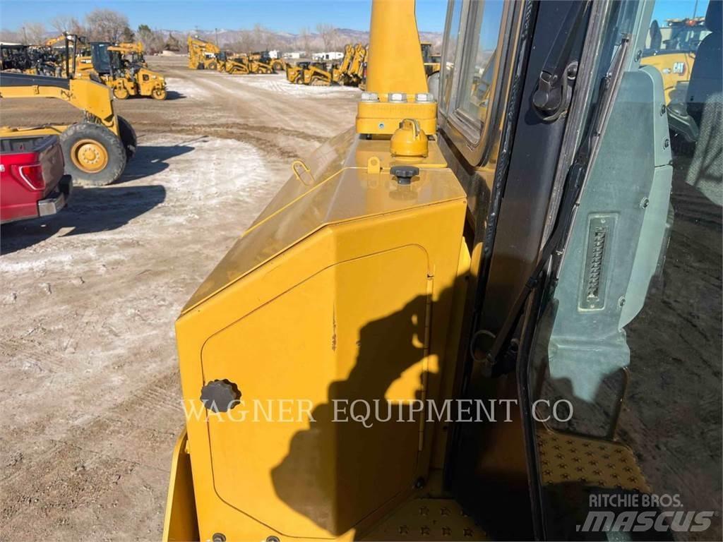 CAT D8T Pásové dozery