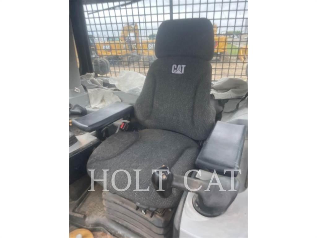 CAT D8T Pásové dozery