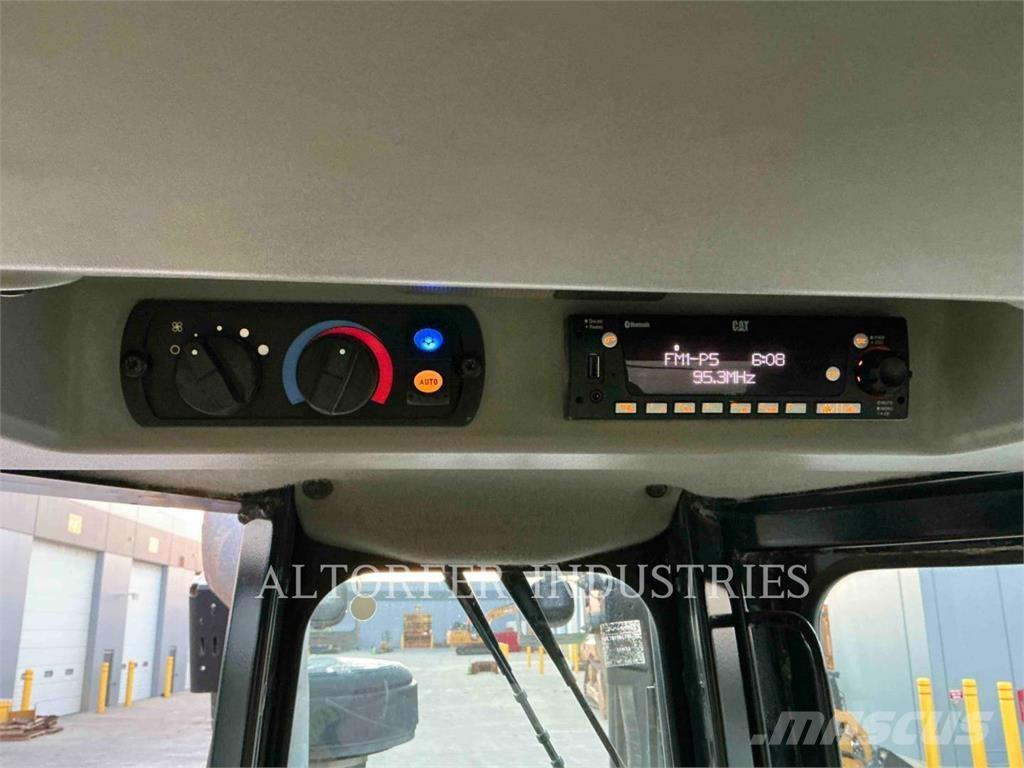 CAT D8T Pásové dozery