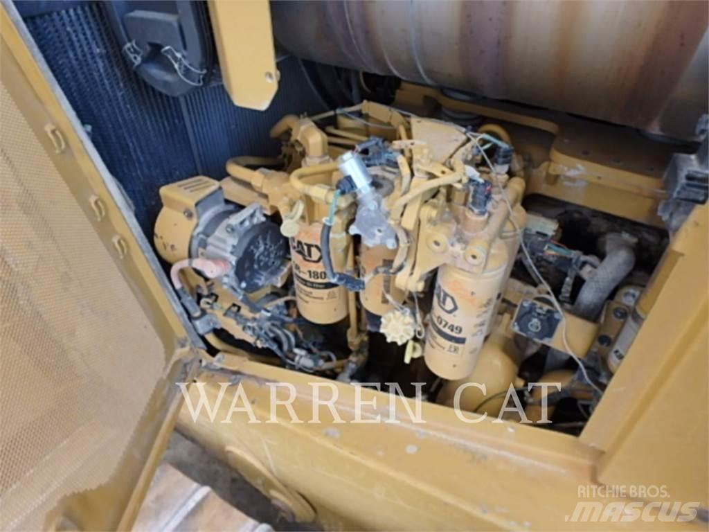 CAT D8T 4XLARO Pásové dozery