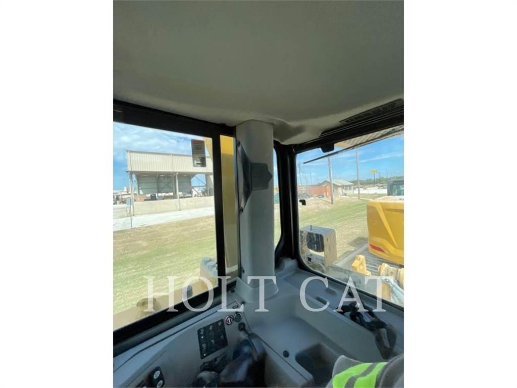 CAT D8T WHA Pásové dozery