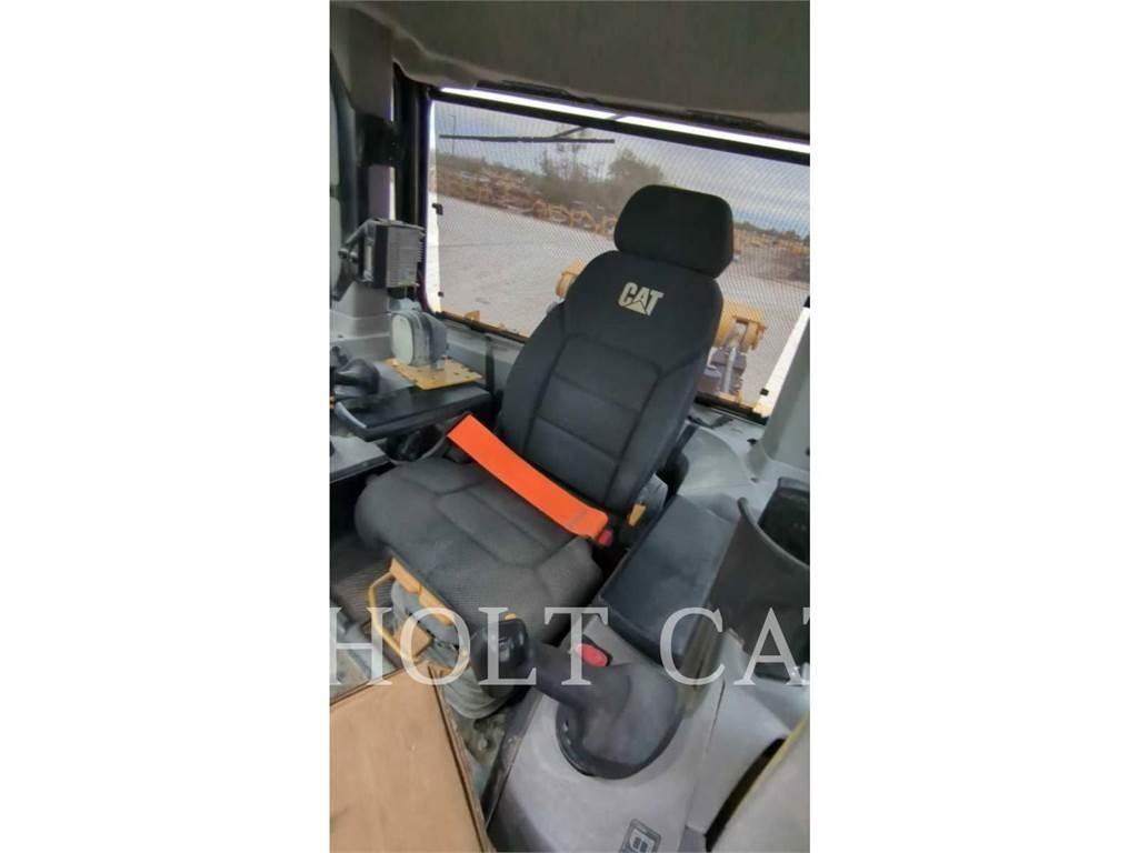 CAT D9 Pásové dozery