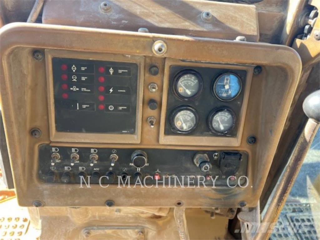 CAT D9N Pásové dozery