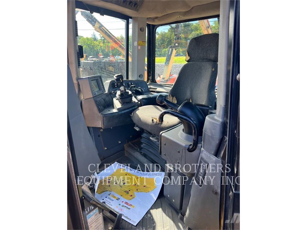 CAT D9T Pásové dozery