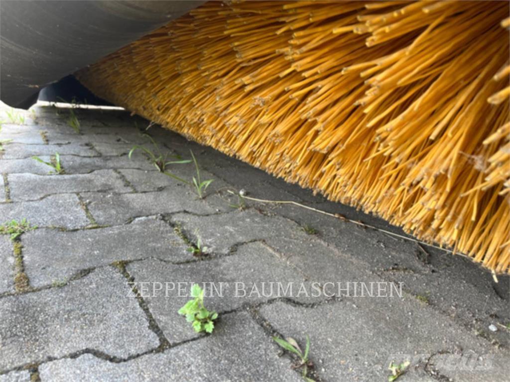 CAT KEHRMASCHINE BU118 Zametací kartáče