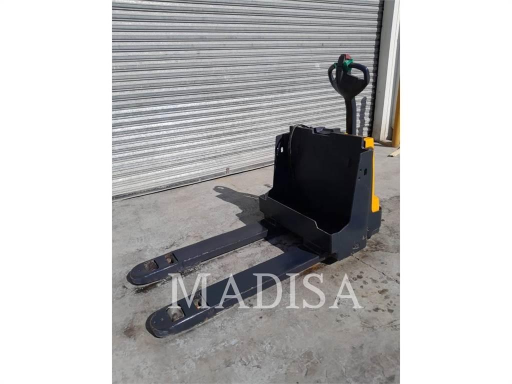 CAT LIFT TRUCKS EJE120E Golfové vozíky