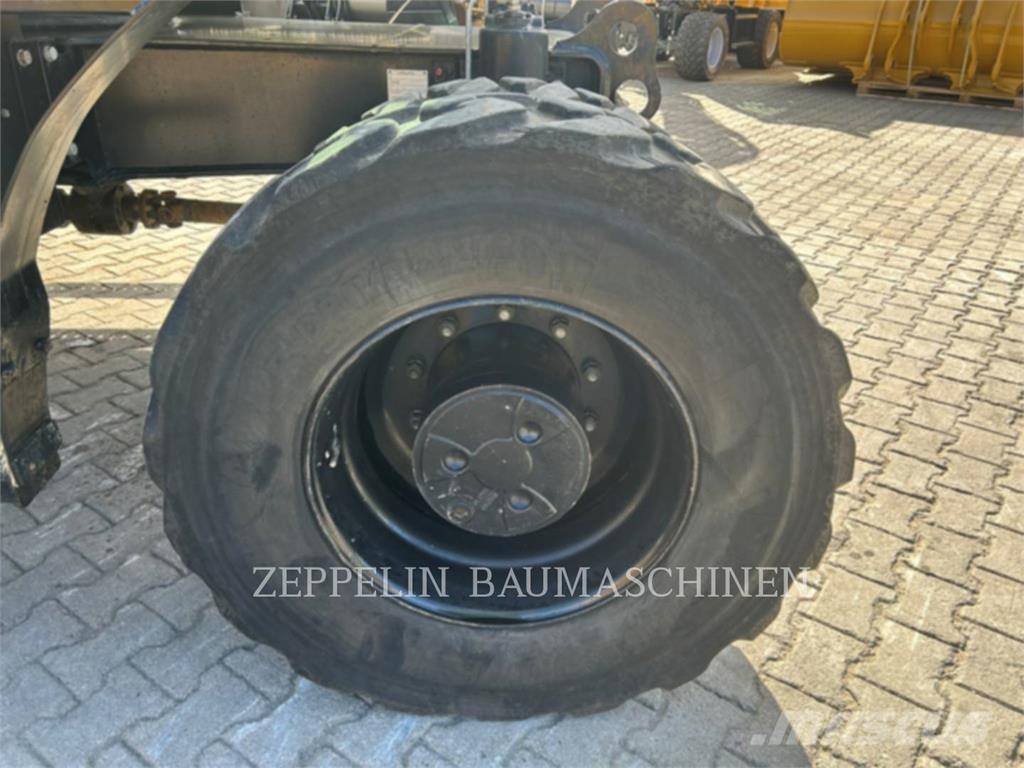 CAT M318-07A Kolová rýpadla