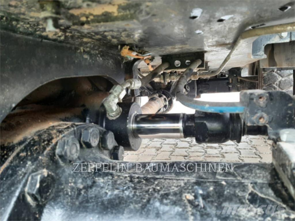 CAT M318-07A Kolová rýpadla