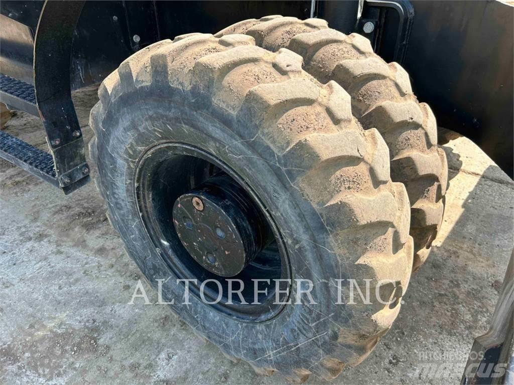 CAT M320 Kolová rýpadla