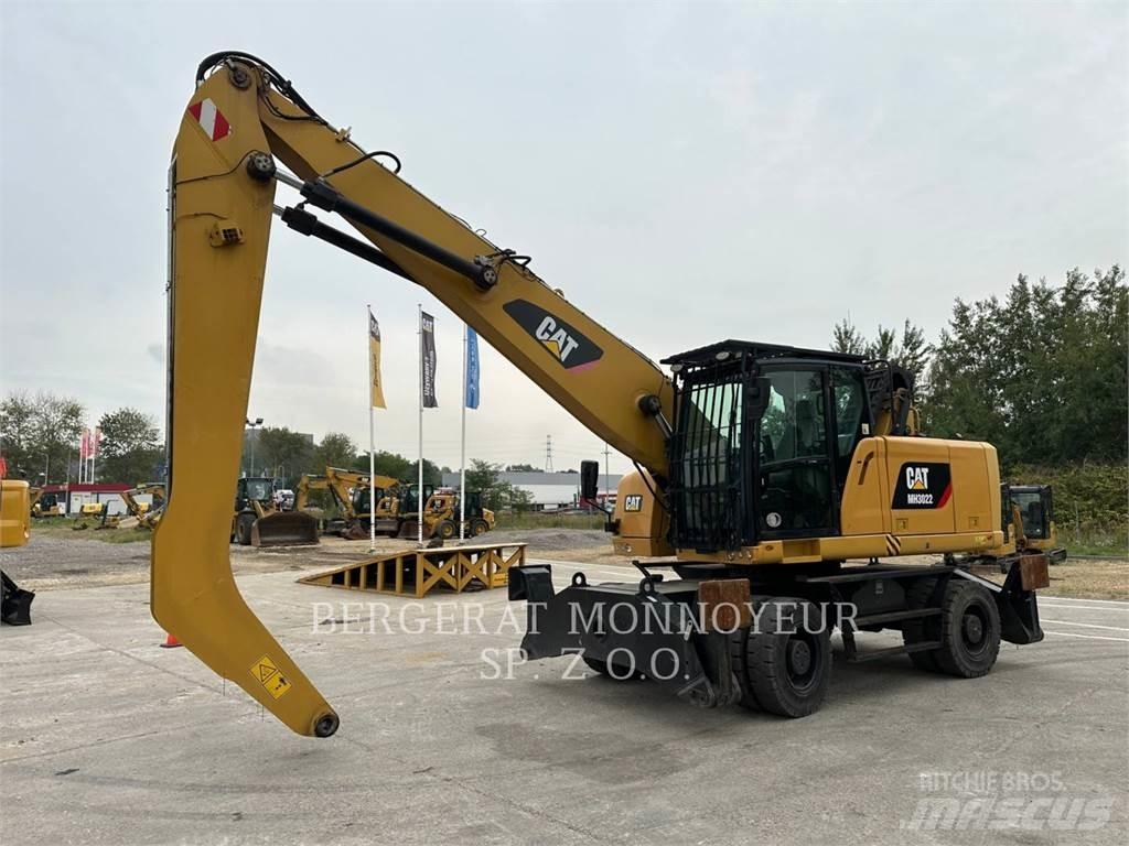 CAT MH3022 Kolová rýpadla