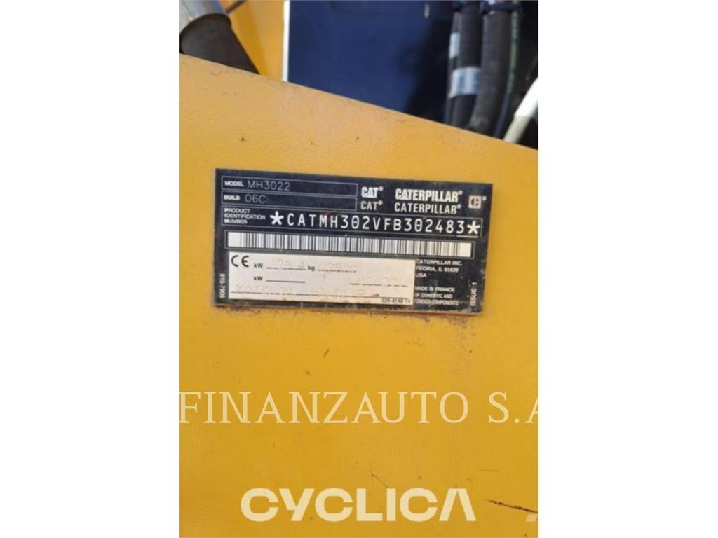 CAT MH3022 Kolová rýpadla