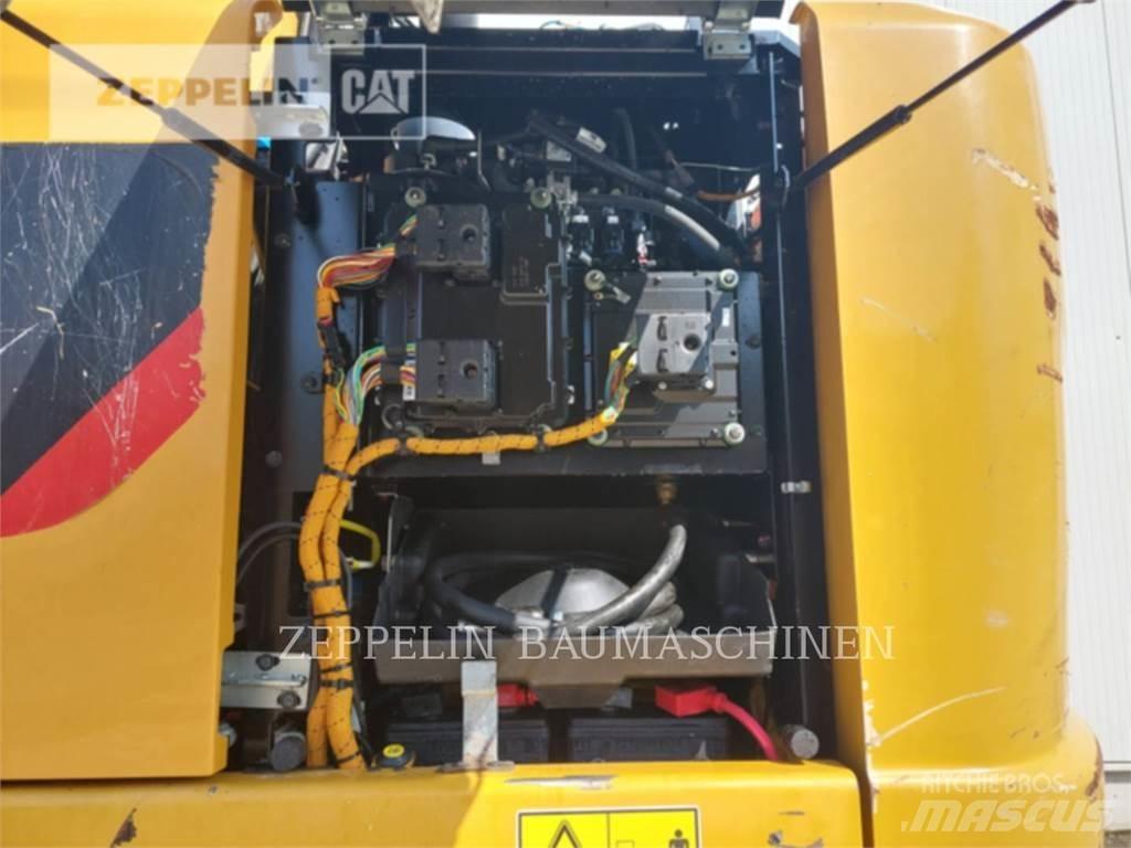 CAT MH3024-06C Demoliční rýpadla