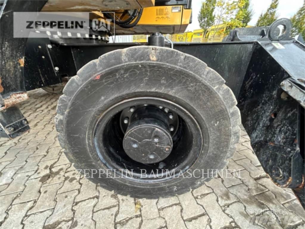 CAT MH3024-06C Demoliční rýpadla