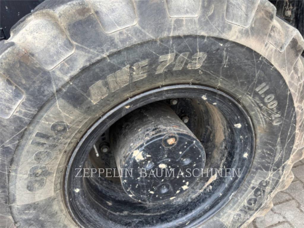 CAT MH3024-07A Demoliční rýpadla