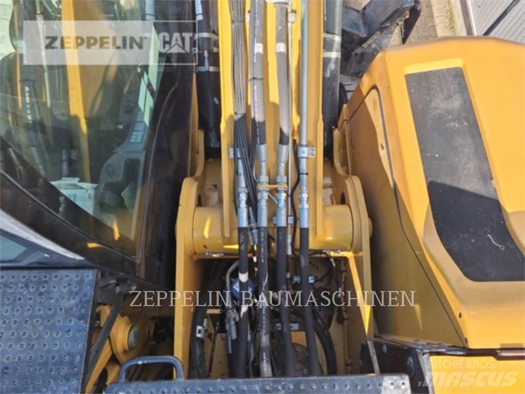 CAT MH3026-06C Demoliční rýpadla
