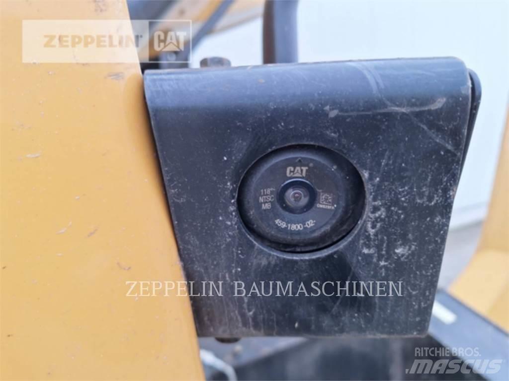 CAT MH3026-06C Demoliční rýpadla