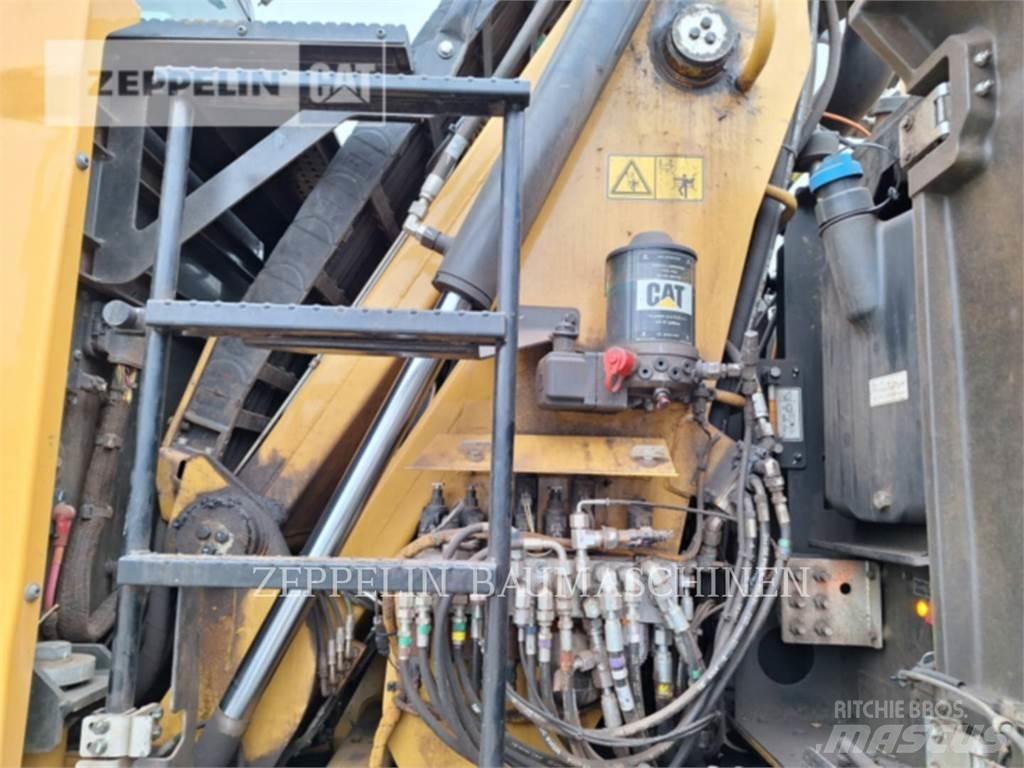 CAT MH3026-06C Demoliční rýpadla