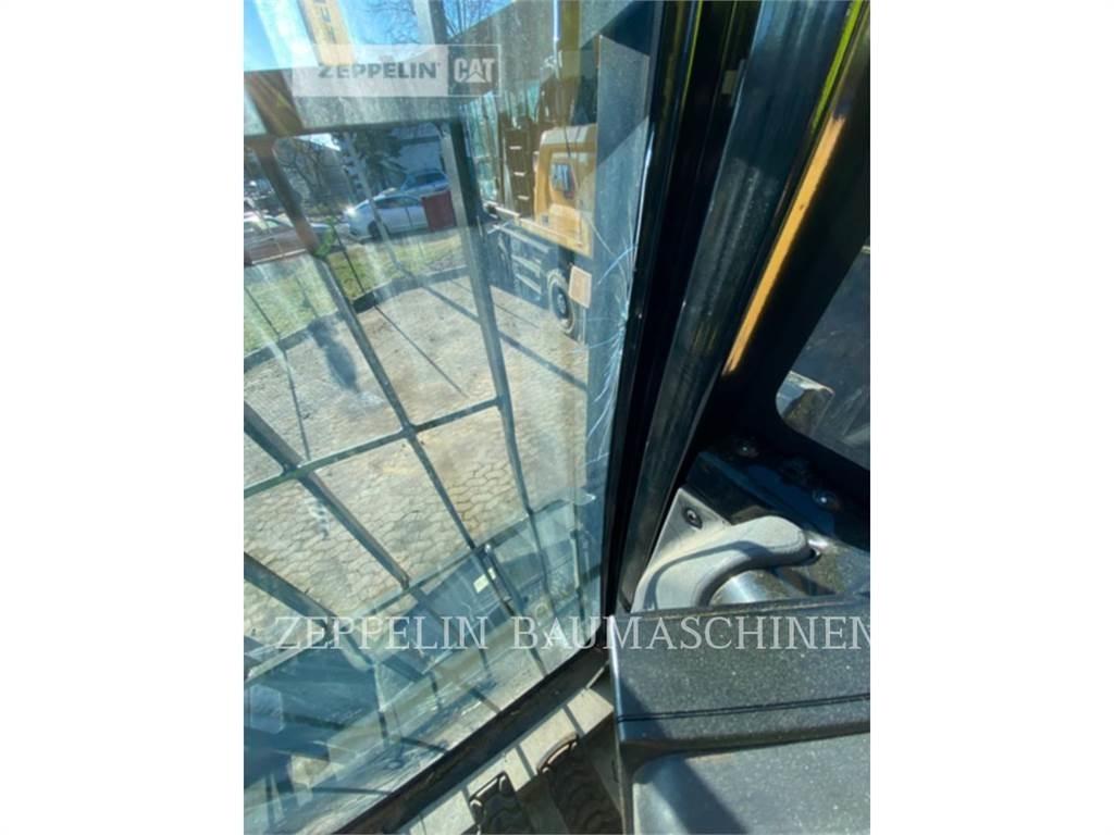 CAT MH3026-06C Demoliční rýpadla