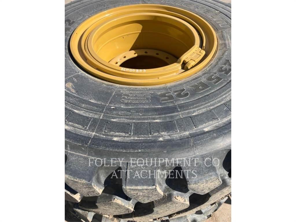 CAT MICHELIN 23.5R25 Pneumatiky, kola a ráfky