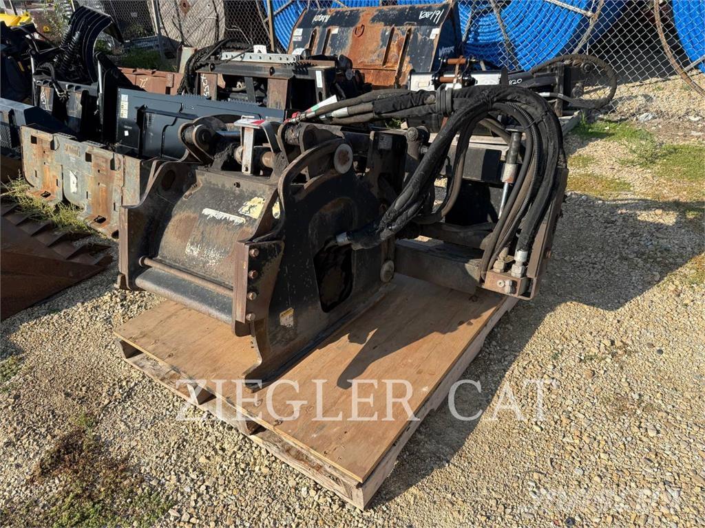 CAT PC205 Smykem řízené nakladače